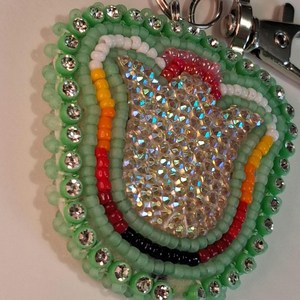 Porte-clés abordables brodés de perles pour femmes et filles, breloques de sac faites à la main pour sacs à main, sacs à dos, sacs de voyage et usage quotidien - Product Image 5