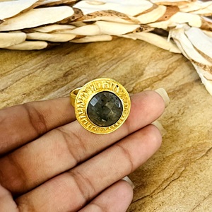 Bagues en labradorite très demandées, géométriques, en laiton plaqué or 18 carats, motif soleil céleste, bijoux massifs pour femmes, pour la vente en gros/OEM/ODM - Product Image 2