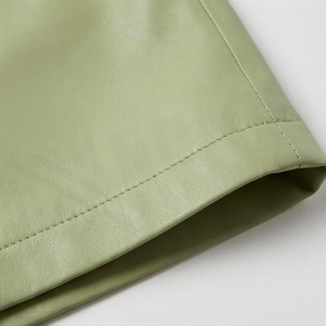 Jupe crayon mini en similicuir pour femme, taille haute, vert uni, boutons sur le devant, design minimaliste, à porter toute l'année - Product Image 6
