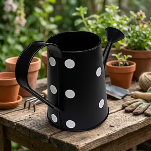 Arrosoir noir à pois décoratif pour plantes de jardin avec long bec verseur et grande poignée pour plantes d'intérieur - Product Image 2