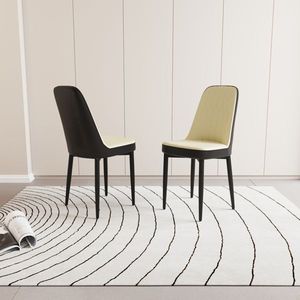 Juego de 2 Sillas de Comedor de Estilo Moderno, Tapizadas en Cuero PU de Alta Calidad con Cojines Gruesos y Suaves, Patas de Metal Negro - Product Image 3