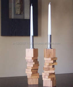 Portavelas de madera lisa tallado con precisión que destaca la artesanía artística, adecuado para colecciones de primera calidad. - Product Image 1