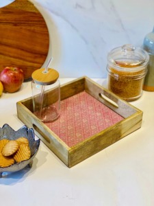 Bandeja Redonda de Madera de Mango con Asas, Estilo Tapicería Rosa Clásica, Bandeja Decorativa para Servir - Product Image 5