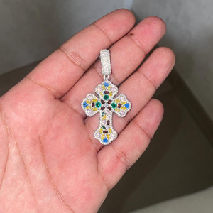 Pendentif Croix Personnalisé en Alliage Plaqué Argent Sertie de Diamants Moissanite VVS Colorés, Breloque Religieuse, Cadeau Unisexe, Bijoux Hip Hop - Product Image 4