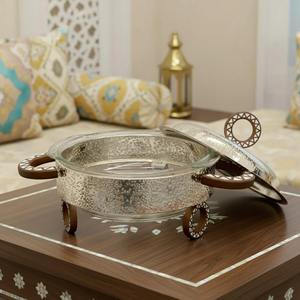 Calentador de Comida Tipo Buffet de Lujo, Redondo, de Metal Martillado, con Interior de Vidrio, Asa de Madera y Exterior con Recubrimiento en Polvo - Product Image 1