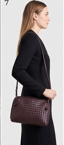 Sac bandoulière tendance en cuir véritable tressé, sacoche photo de luxe faite à la main, sac à bandoulière vintage pour femme avec logo personnalisé et fermeture éclair - Product Image 5