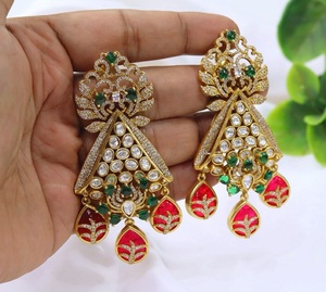 Preciosos Pendientes de Moissanita Chapados en Oro de Latón, Calidad Premium, Hermosos Pendientes Kundan para Mujeres y Niñas, Ideales para Bodas y Fiestas - Product Image 3