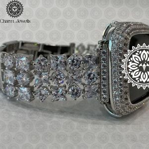 Montre de luxe pour femme Charm_Jewells en acier inoxydable, boîtier carré 38 mm, cadran numérique, bracelet incrusté de diamants, fermoir papillon - Product Image 3