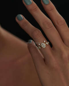 Descubra la elegancia atemporal con nuestras lujosas joyas de diamantes de oro de 18 quilates, elaboradas con precisión y brillo genuino certificado. - Product Image 1