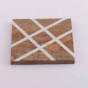 Ensemble de sous-verres carrés modernes en résine et bois, motif géométrique, antidérapants, écologiques, napperons de luxe pour la décoration de table à café et à manger - Product Image 3