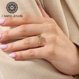 แหวนหมั้นผู้หญิง Charm_Jewells วินเทจ เงินแท้ ประดับเพชรโมอิสซาไนต์ทรงคุชชั่น ตัวเรือนลายพืชแบบหนามเตย ได้รับการรับรองจาก IGI - Product Image 6