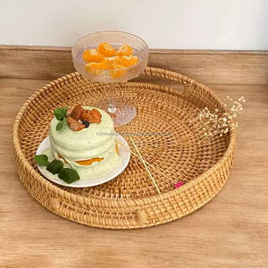 Bandeja de servicio de ratán rectangular y circular de color rústico con asa Tamaños y colores personalizables sostenibles para almacenamiento - Product Image 1