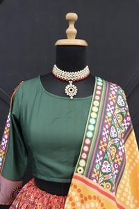 Lehenga Choli pour femmes, design tendance, imprimé numérique, avec dupatta, disponible à un prix raisonnable - Product Image 4