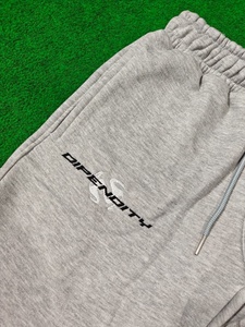 Joggers amples pour hommes en molleton de coton épais et respirant, anti-boulochage, avec broderie chenille, devant plissé et fermeture à cordon de serrage - Product Image 2