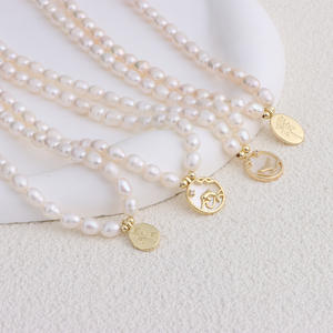Collier en perles d'eau douce avec pendentif en coquille de rose, design de niche, pendentifs de mode, charmes, style rétro coréen haut de gamme pour femmes - Product Image 1