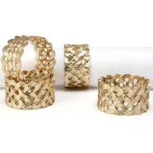 แผ่นโลหะขัดเงาสีทอง รูปทรงกลมแบบกลวง ตัดด้วยเลเซอร์ แหวนรัดผ้าเช็ดปากสำหรับงานออกแบบ คุณภาพสูง สำหรับงานแต่งงาน แหวนรัดผ้าเช็ดปากแบบขายส่ง - Product Image 1