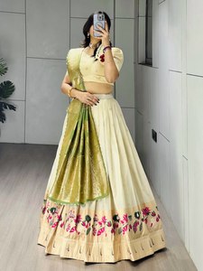 Ensemble de lehenga Paithani haut de gamme avec bordure florale en zari et dupatta en satin de créateur – Idéal pour les mariages et les fêtes - Product Image 6