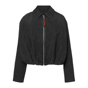 Chaqueta Bomber de Mezclilla Corta OEM ODM de Alta Calidad con Cierre de Cremallera y Parte Inferior Elástica - Product Image 4