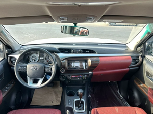 Toyota Hilux 2.7L Gasolina, Modelo 2025, Usada, de Alta Calidad, Perfecta, Lista para Usar, con Garantía de 3 Años, Lista para GCC - Product Image 5
