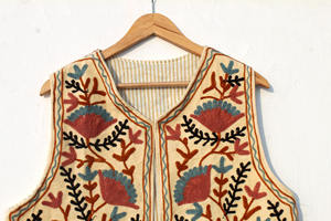 Chalecos de Terciopelo sin Mangas para Mujer de la Mejor Calidad, Chalecos Bordados a Mano, Chaleco Suzani, Chaquetas Cortas de Terciopelo - Product Image 3