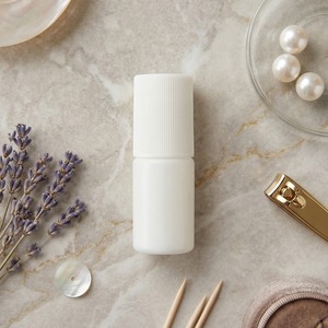 [K-ESSENTIALS] Colle à ongles liquide professionnelle 3g à appliquer au pinceau, fixation rapide, longue tenue - Product Image 1