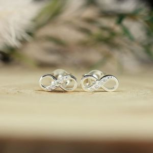 Pendientes de Plata de Ley S925 con Incrustaciones de Diamantes Moissanite, Pendientes Pequeños en Forma de 8, Joyería para Mujer - Product Image 1