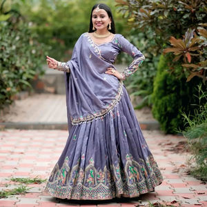 LAHENGA CHOLI DUPATTA DE SEDA CHINON CON TRABAJO DE BORDADO CON HILOS - Product Image 1