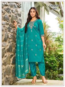 Conjunto de Kurti de Seda Vertican de Alta Calidad con Bordado de Hilo, Pantalón Liso y Dupatta de Viscosa Jacquard Diable. Proveedor Mundial. - Product Image 5