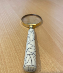 Loupe en métal artisanale avec poignée effet marbre, loupe de lecture vintage antique, accessoire de bureau décoratif - Product Image 5
