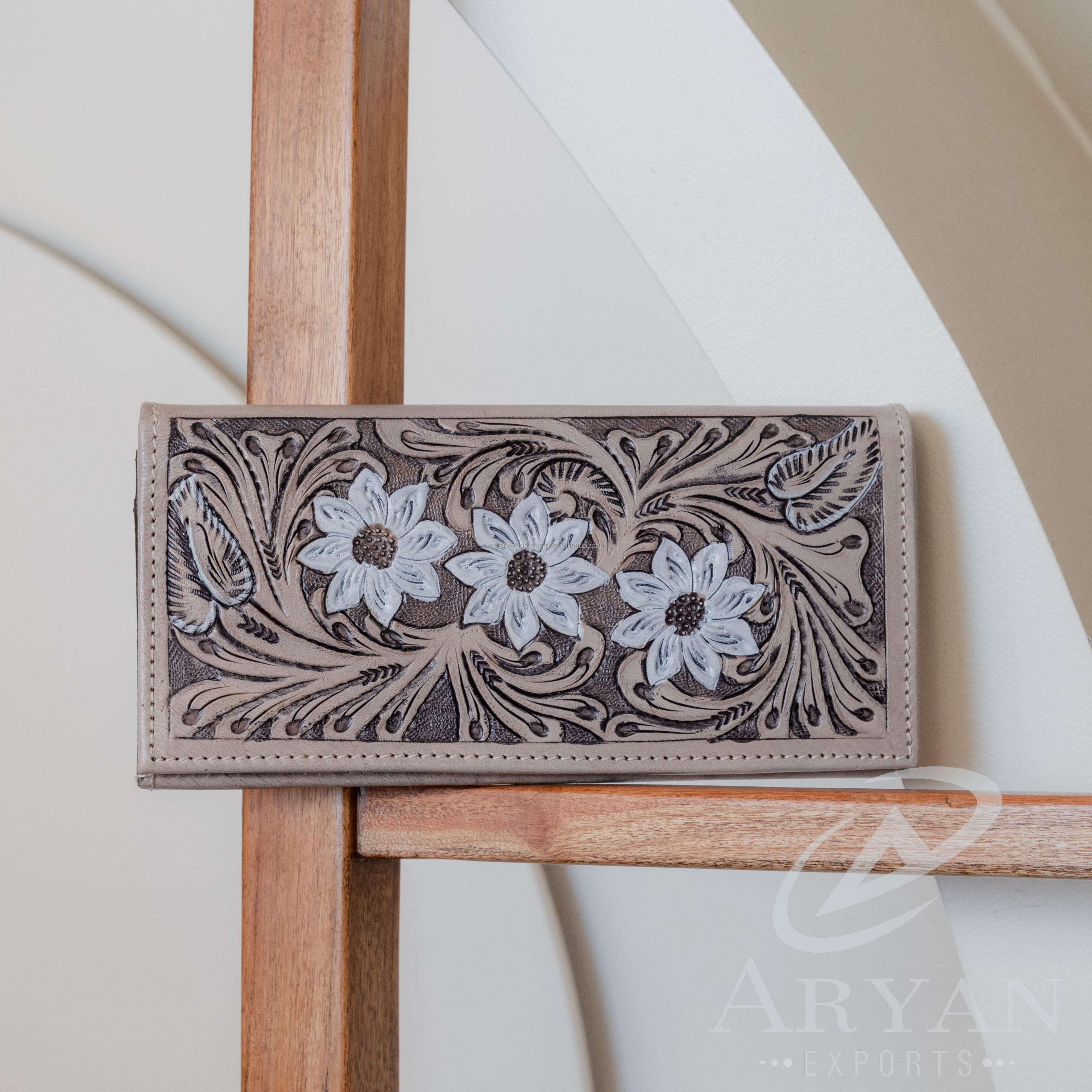 สีน้ำตาล