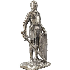 Figura de caballero plateado en armadura, sosteniendo una hacha de doble punta, vista de dos lados, disponible a precios de mayorista. - Product Image 2