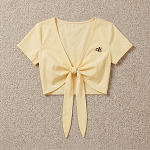 เสื้อผู้หญิงคอวีผูกเอว ดีไซน์เว้าช่วงตัว เสื้อครอปแขนสั้น ผ้าฝ้าย สไตล์ลำลอง สำหรับฤดูใบไม้ผลิและฤดูร้อน  รับสกรีนโลโก้แบรนด์ได้ - Product Image 3