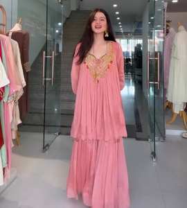 Traje Sharara Chinon Puro con Bordado de Lentejuelas, Borlas y Encaje con Monedas, Completamente Cosido, Atuendo Festivo para Mujer - Product Image 4