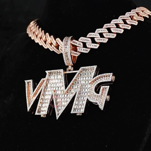 จี้ตัวอักษร VMG แบบกำหนดเองส่วนบุคคล ประดับเพชร พร้อมรูปภาพที่ระลึก เครื่องประดับจี้และชาร์มสุดหรู สร้อยคอฮิปฮอป - Product Image 3