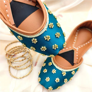 Calzado femenino Khussa bordado en color rosa, hecho a mano, zapatos planos tradicionales de alta calidad, tipo Jutti, para boda. - Product Image 6
