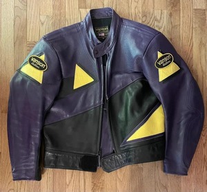 เสื้อแจ็คเก็ตมอเตอร์ไซค์ Vanson Leathers สีม่วงและดำ แต่งดีเทลสีเหลืองโดดเด่น พร้อมแผ่นป้องกัน CE สำหรับนักขี่ - Product Image 1