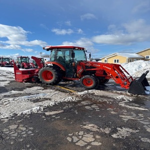 Tractor de ruedas Kubota L6060 4WD diseñado para operaciones agrícolas a gran escala ofrece un rendimiento fuerte y una larga vida útil. - Product Image 6