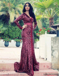 ผ้า Kaftan เงาเต็มรูปแบบพร้อมคอวีสไตล์สลิมฟิตที่ดีที่สุดสำหรับผู้หญิงแฟชั่นวัยรุ่น - Product Image 1