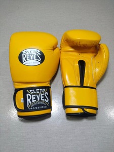 Gants de boxe professionnels Cleto Reyes en cuir jaune à lacets 14 oz pour adultes, équipement d'entraînement - Product Image 1