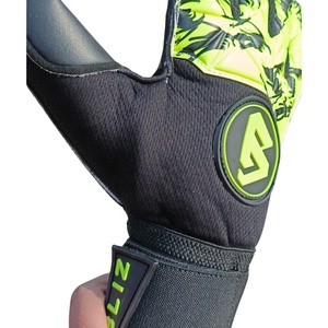 ถุงมือผู้รักษาประตูแบบ Negative Cut & Roll Finger สำหรับฟุตบอลมืออาชีพ รับผลิตตามสั่ง (OEM) ขายส่ง ออกแบบตามหลักสรีรศาสตร์ ฝ่ามือทำจากยางลาเท็กซ์ ยึดเกาะได้ดี - Product Image 6