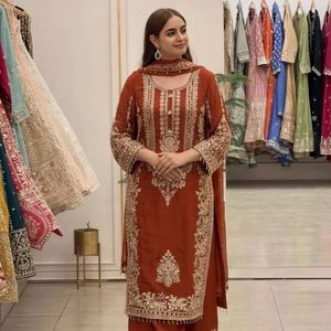 Conjunto de Kurti y Pantalón de Georgette Sintético Premium con Bordado y Dupatta, con Trabajo de Lentejuelas Intenso, Manga Larga, Diseño Étnico para Mujer - Product Image 5