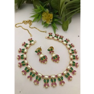 Magnifique ensemble de collier et boucles d'oreilles en laiton plaqué or de qualité supérieure avec moissanite, bijoux pour femmes, idéal pour les fiançailles, les mariages, les cadeaux ou les soirées. - Product Image 1