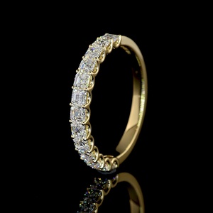 Bague d'éternité classique en or jaune massif 18 carats avec diamant de laboratoire taille Asscher certifié IGI 1 carat et alliance assortie - Product Image 4