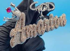 Colgante Personalizado con Nombre y Corona, Chapado en Rodio, con Moissanita, Estilo Hip Hop, Joyería Unisex para Uso Diario - Product Image 3