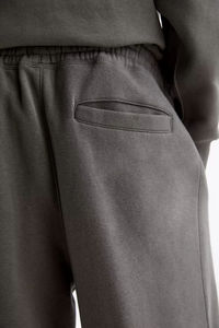 Survêtement unisexe gris à capuche 100 % coton, coupe ample, couleur unie, longueur intégrale avec poches latérales, taille élastique, idéal pour l'automne - Product Image 6