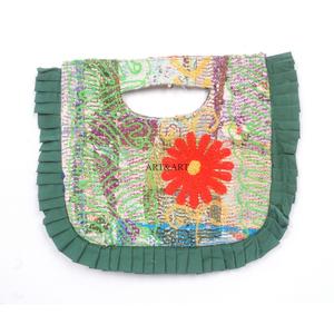 Sac à bandoulière plissé en coton Kantha de style bohème pour femme ART&ART avec fermeture magnétique à bouton-pression, fait main - Product Image 6