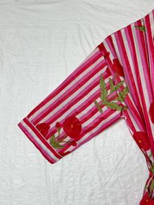 Robe kimono pour femmes 100% coton imprimé |   Peignoir léger à motifs floraux pour la détente |   Kimono d'été respirant avec logo frontal - Product Image 3