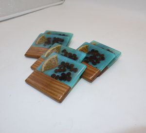 Sous-verres en bois naturel et résine époxy, faits à la main, ensemble de supports à boissons de luxe pour la cuisine, la maison et la collection de cadeaux - Product Image 2