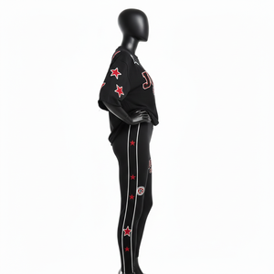 เสื้อยืดผ้าฝ้ายหนา 230 GSM สำหรับผู้หญิง และกางเกงเลกกิ้งสีดำ แดง ขาว ปักลายปะ พร้อมปักโลโก้ตามสั่ง ชุดเซ็ตสำหรับผู้หญิง - Product Image 3