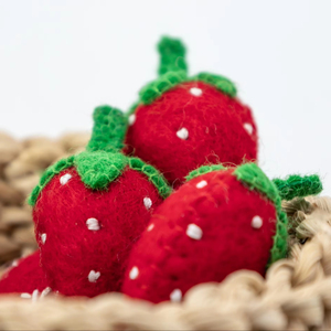 Juguete Educativo de Fresa de Fieltro de Lana Hecho a Mano de 4 cm, Fruta de Fieltro, Comercio Justo, Suministro Artesanal Ético, Venta al por Mayor a Granel - Product Image 1